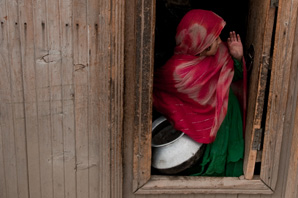 Photo of Afghanistan woman. James Lee's Afghanistan stories of everyday life.