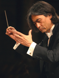 Photo of Kent Nagano conducting an orchestra.