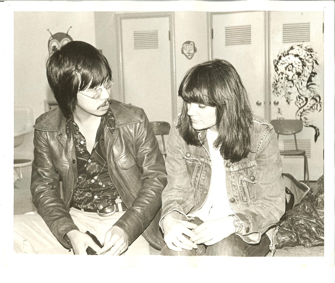 Ben Fong-Torres and Linda Ronstadt backstage