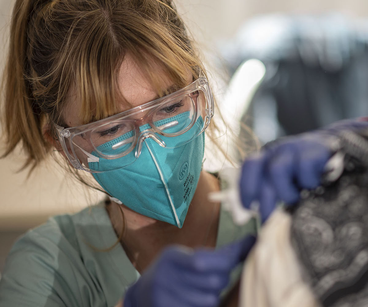 nursing student administering Covid-19 vaccine