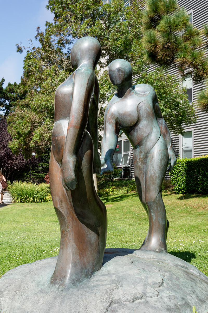 Sculpture depicting two people holding hands