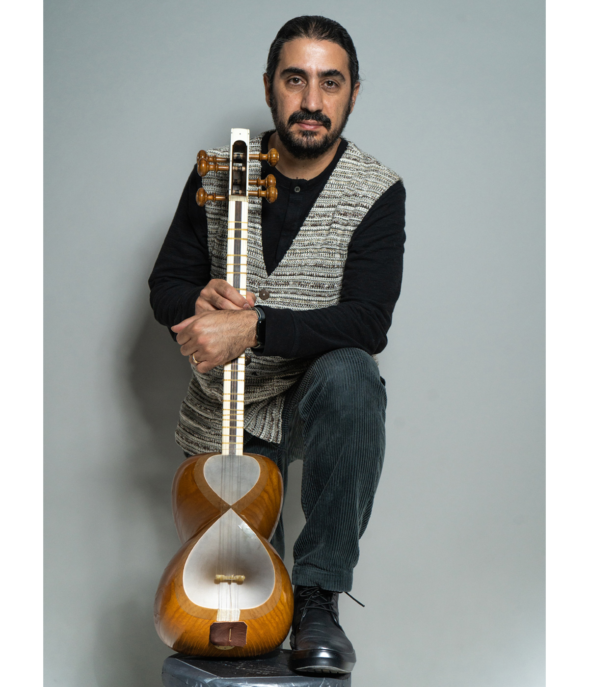 Shahin Shahbazi with a tar instrument